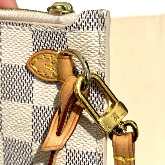 Louis Vuitton Damier Azur MM Pouchette / Clutch - Picture 6 of 13